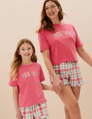 marksandspencer_SS23_DEN MATEK_T37_1324J_pyzamova sada BESTIES (nejlepsi kamosky)_699Kc-modelky.jpg